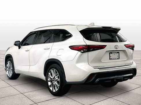Used 2021 Toyota Highlander Limited AWD/4WD image 10