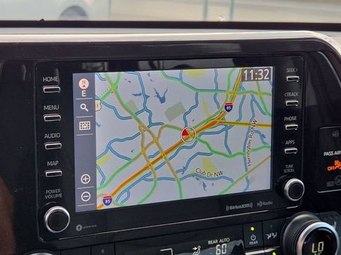 Used 2022 Toyota Highlander XLE FWD image 25