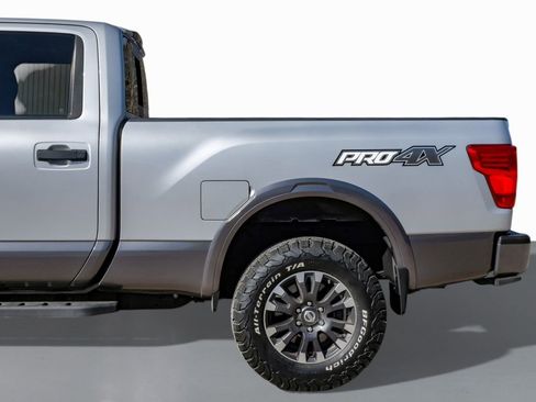 Used 2019 Nissan Titan PRO-4X image 11