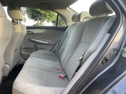 Used 2013 Toyota Corolla LE image 9