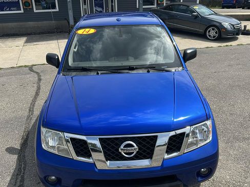 Used 2014 Nissan Frontier SV w/ SV Value Truck Package AWD/4WD image 7