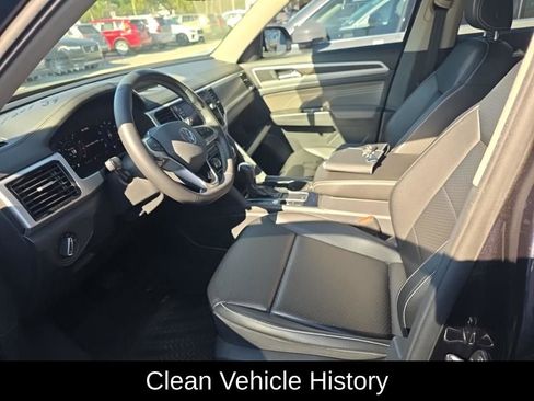 Used 2023 Volkswagen Atlas SE w/ Panoramic Sunroof Package image 4