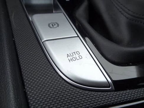 Used 2023 Hyundai Elantra Limited image 13