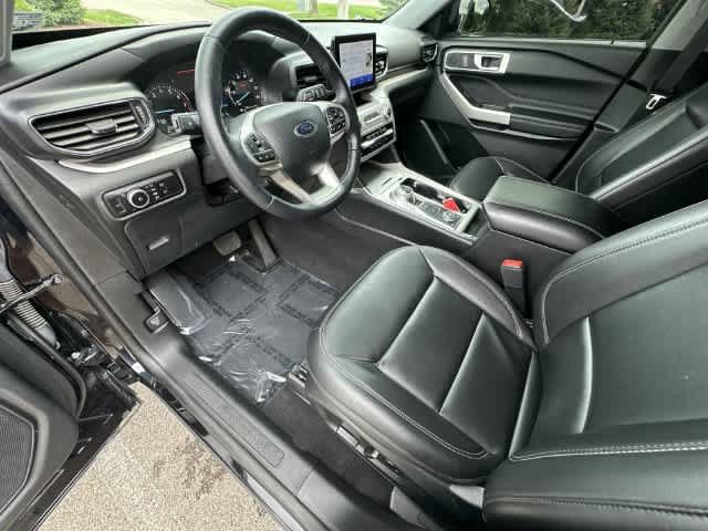 Used 2023 Ford Explorer XLT w/ Equipment Group 202A AWD/4WD image 15