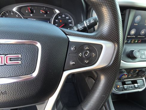 Used 2023 GMC Acadia SLE FWD image 19