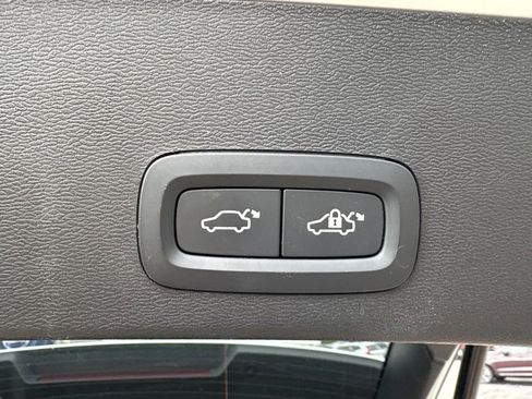 Certified 2025 Volvo XC40 B5 Core AWD/4WD image 31