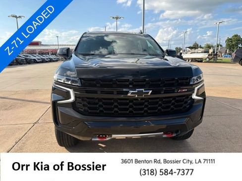 Used 2024 Chevrolet Tahoe Z71 w/ Luxury Package AWD/4WD image 3
