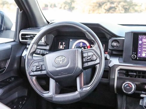 Used 2025 Toyota Tacoma SR5 AWD/4WD image 17
