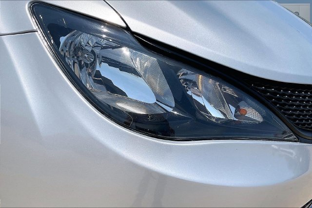 Used 2023 Chrysler Voyager LX FWD image 33