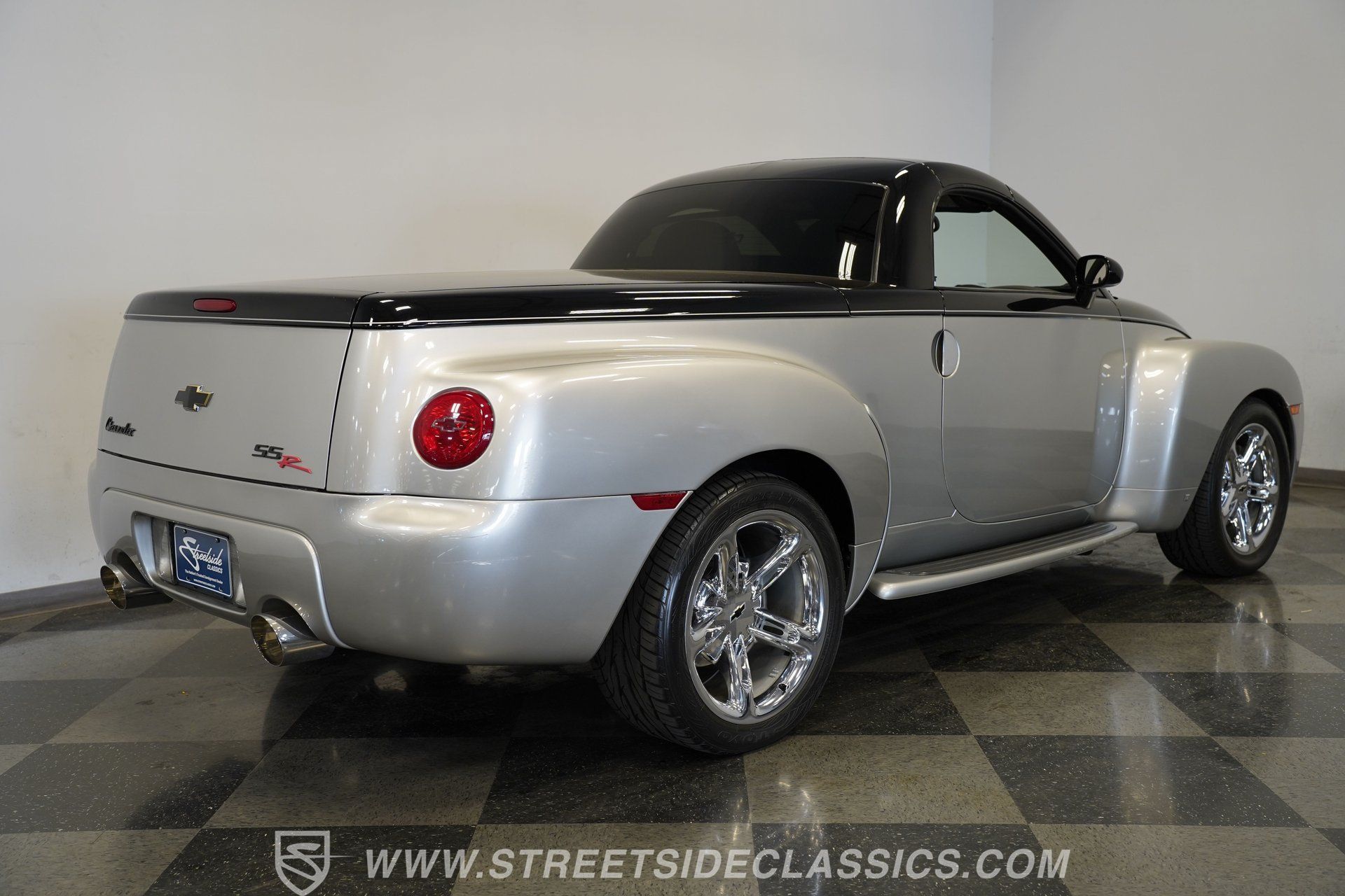 Used 2006 Chevrolet SSR w/ Preferred Equipment Group RWD image 13