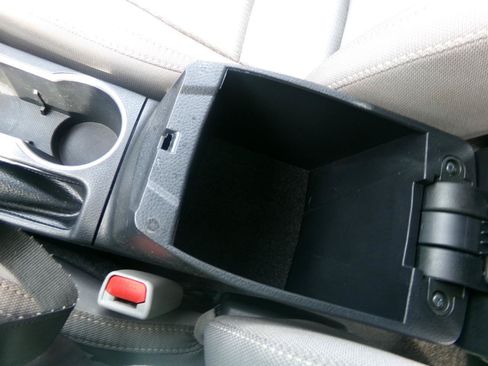 Used 2016 Toyota Corolla LE FWD image 23
