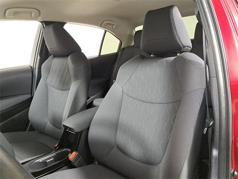 Used 2022 Toyota Corolla LE image 20