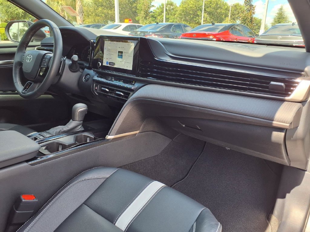 Used 2025 Toyota Camry SE w/ Convenience Package FWD image 13