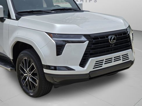 Used 2026 Lexus GX 550 w/ Accessory Package (2T) AWD/4WD image 35
