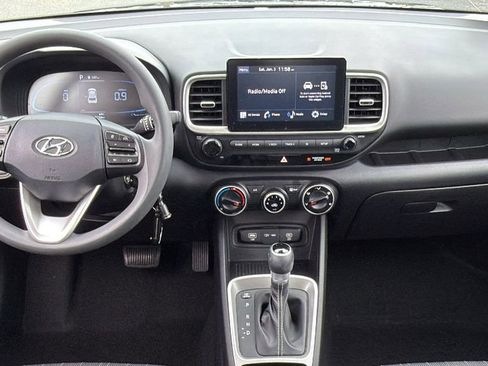 Used 2023 Hyundai Venue SE image 13