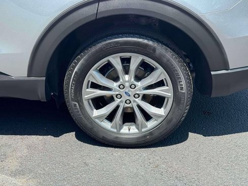 Used 2023 Ford Explorer XLT w/ Equipment Group 202A AWD/4WD image 11