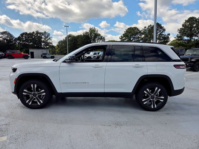 New 2027 Jeep Grand Cherokee Limited RWD image 4