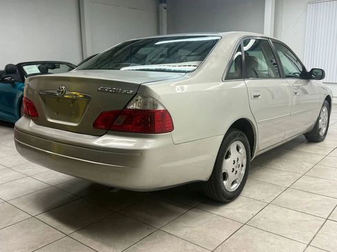 Used 2004 Toyota Avalon XLS image 9