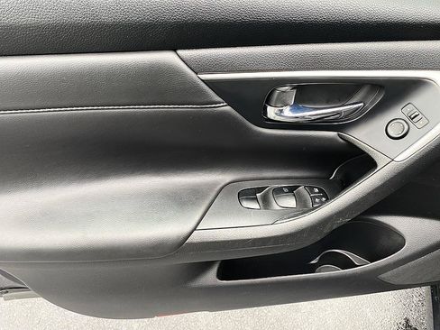 Used 2015 Nissan Altima 2.5 SV w/ Convenience Package FWD image 14