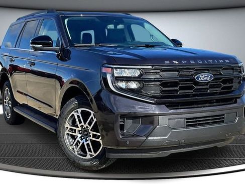 New 2025 Ford Expedition Active image 2