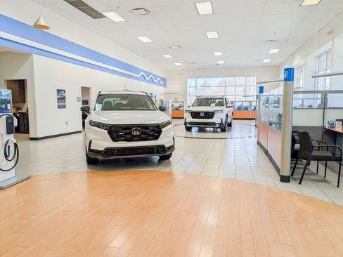 Used 2025 RAM 1500 Laramie image 18