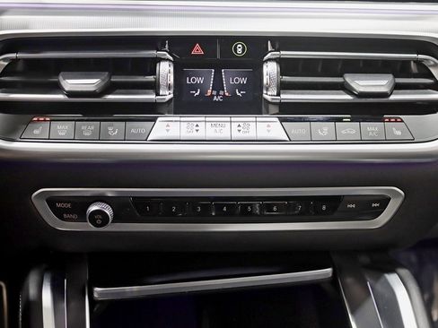 Used 2022 BMW X6 xDrive40i w/ M Sport Package image 25