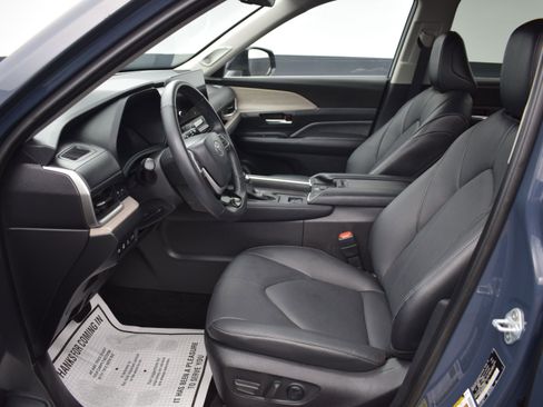Used 2025 Toyota Grand Highlander AWD Hybrid image 17