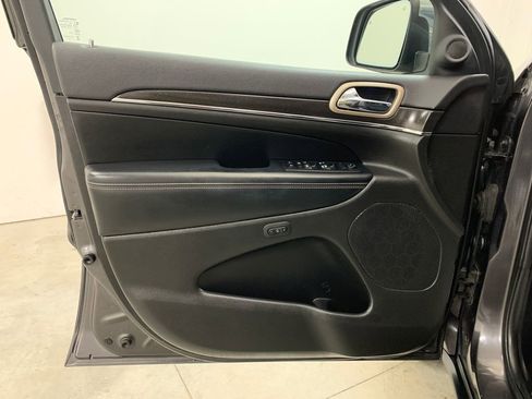 Used 2017 Jeep Grand Cherokee Limited image 17
