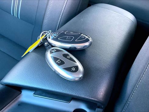 Used 2024 Hyundai Elantra SEL FWD image 13