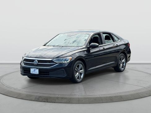 Used 2024 Volkswagen Jetta SE FWD image 3