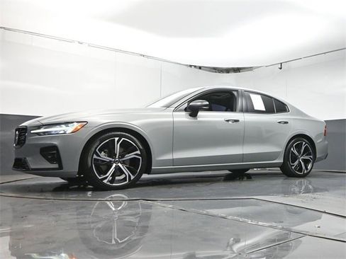 Certified 2024 Volvo S60 B5 Core image 34