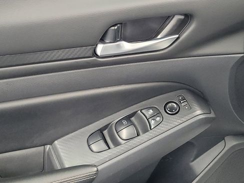 Used 2025 Nissan Altima 2.5 SV FWD image 27