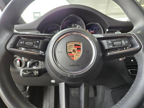 Used 2025 Porsche Macan image 33