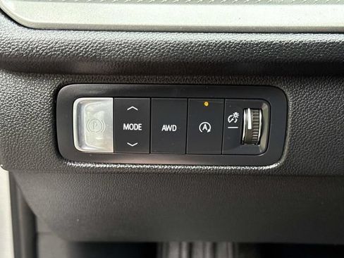 Certified 2025 Chevrolet Traverse LT AWD/4WD image 23