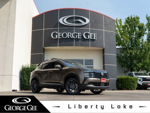 Used 2025 Nissan Kicks SR w/ SR Premium Package AWD/4WD image 1