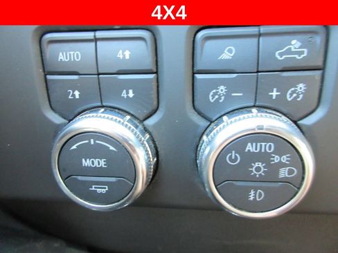 Certified 2025 GMC Sierra 1500 AT4 w/ AT4 Premium Package AWD/4WD image 31
