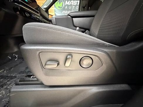 Used 2023 Chevrolet Silverado 1500 LT AWD/4WD image 28