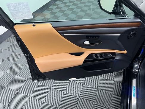 Certified 2025 Lexus ES 300h w/ Premium Package FWD image 9