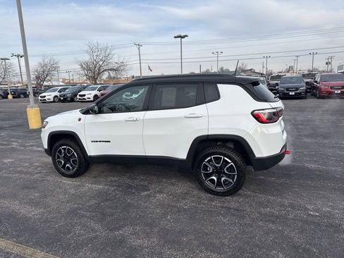 Used 2024 Jeep Compass Trailhawk AWD/4WD image 3