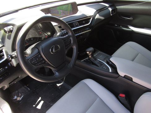 Used 2022 Lexus UX 250h w/ Luxury Package AWD/4WD image 17