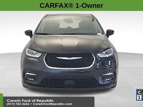 Used 2024 Chrysler Pacifica Touring-L FWD image 2