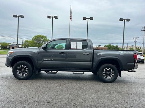Certified 2019 Toyota Tacoma TRD Off-Road AWD/4WD image 2