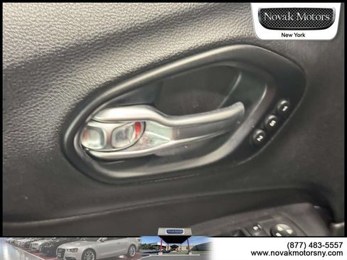 Used 2021 Jeep Cherokee Limited AWD/4WD image 16