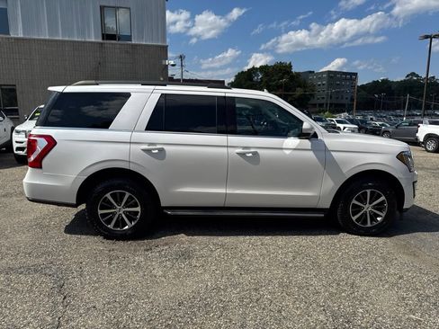 Used 2018 Ford Expedition XLT w/ Equipment Group 202A AWD/4WD image 38
