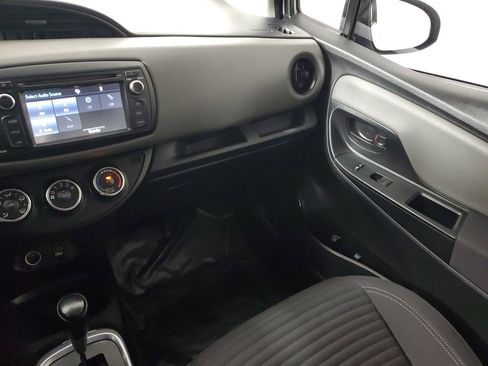 Used 2018 Toyota Yaris L image 25