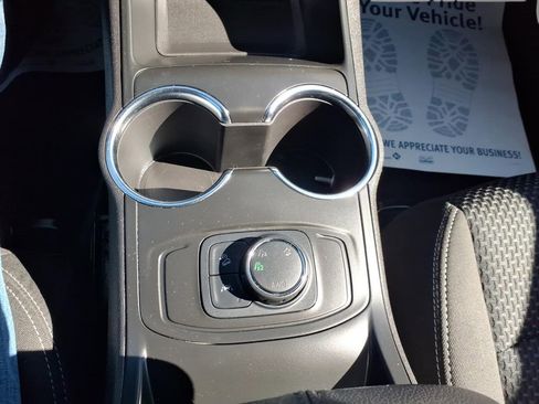 Used 2024 GMC Terrain SLE image 21