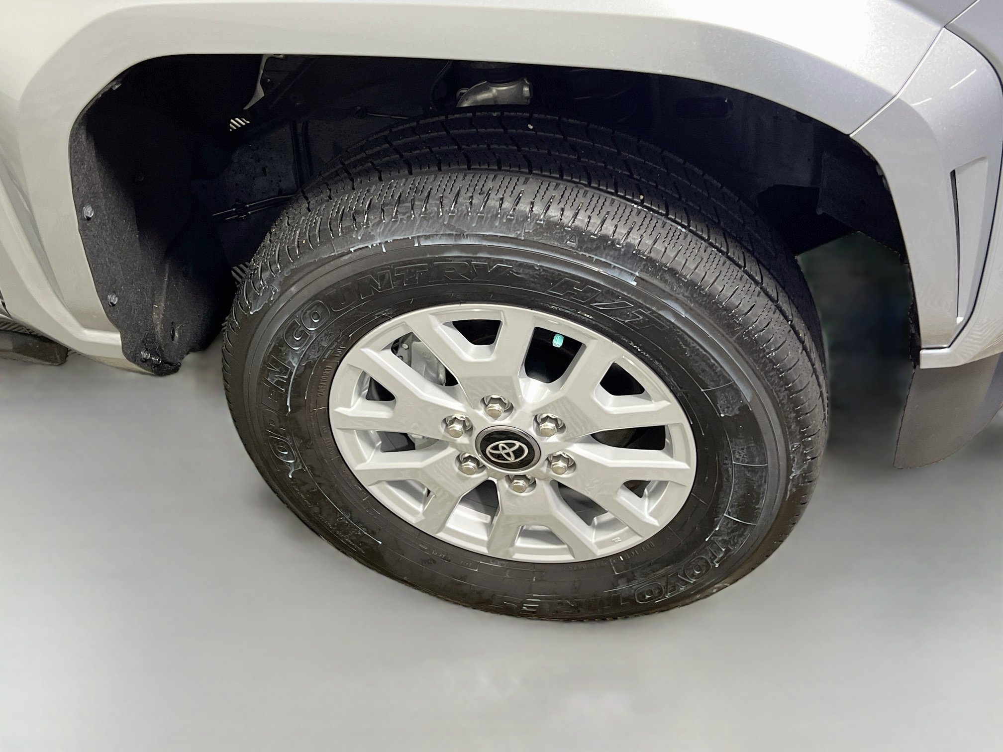 Used 2025 Toyota Tacoma SR5 AWD/4WD image 14