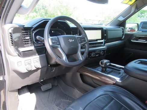 Used 2022 Chevrolet Silverado 1500 RST w/ Z71 Off-Road Package AWD/4WD image 17