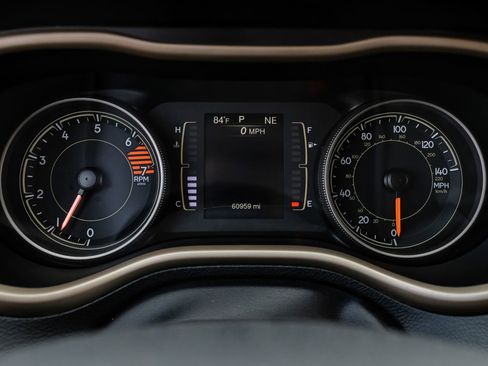 Used 2017 Jeep Cherokee Latitude w/ Safety/Convenience Group FWD image 20