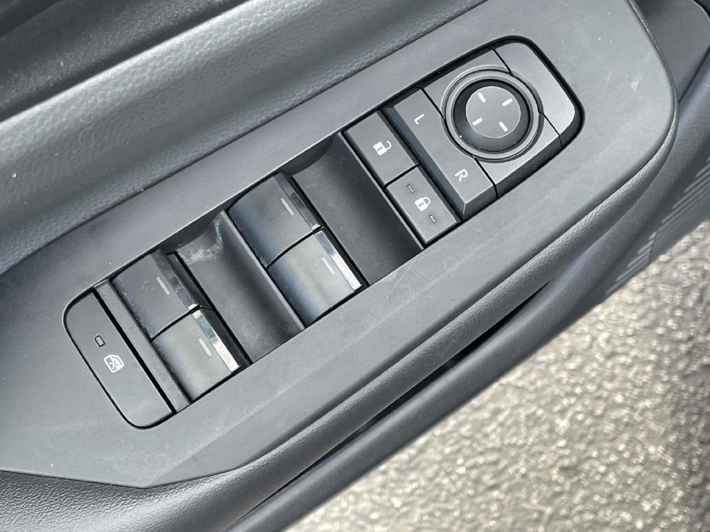 Used 2024 Toyota Prius LE FWD image 18